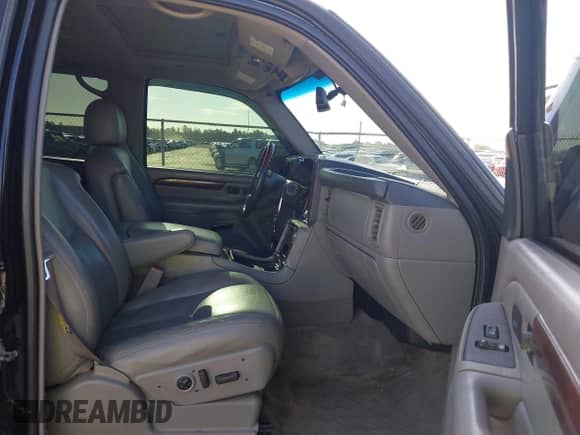 2006 Cadillac Escalade с VIN 1GYEC63NX6R148341, выставлен на аукционе IAAI как лот 42603913 с пробегом 219 673 миль миль и . История ставок и продаж доступна на DreamBid. Изображение 5.