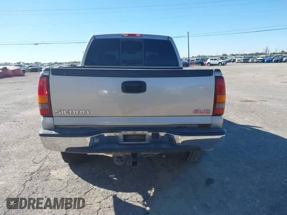 2005 GMC Sierra 1500 SLE with VIN 2GTEK13T251397038, listed as a IAAI auction lot 43216948 with 275,966 mi miles and . Bid and sale history available at DreamBid. Image 16.