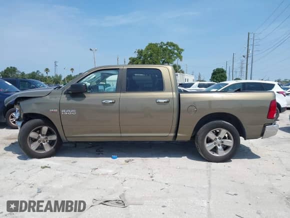 2015 Ram 1500 Big Horn z VIN 1C6RR6LT6FS567629, wystawiony jako IAAI lot #42323898 z przebiegiem 153 820 mil mil oraz . Historia ofert i sprzedaży dostępna na DreamBid. Obrazek 14.