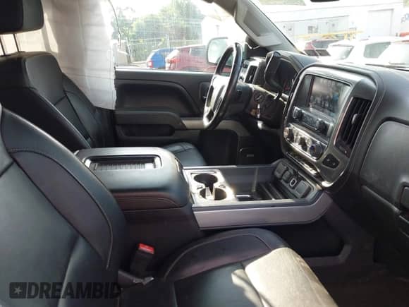2017 Chevrolet Silverado 1500 LTZ z VIN 3GCUKSEJ0HG321648, wystawiony jako IAAI lot #42701782 z przebiegiem 143 515 mil mil oraz . Historia ofert i sprzedaży dostępna na DreamBid. Obrazek 5.
