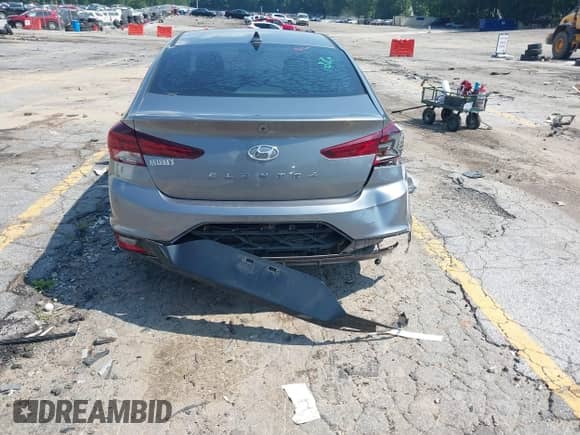 2019 Hyundai Elantra Value Edition z VIN 5NPD84LF3KH426062, wystawiony jako IAAI lot #42560415 z przebiegiem 121 028 mil mil oraz . Historia ofert i sprzedaży dostępna na DreamBid. Obrazek 18.