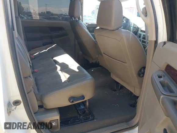 2009 Dodge 2500 SLT z VIN 3D7KS29L39G517173, wystawiony jako IAAI lot #42363468 z przebiegiem 147 721 mil mil oraz . Historia ofert i sprzedaży dostępna na DreamBid. Obrazek 8.