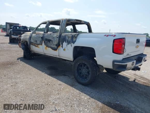 2015 Chevrolet Silverado 2500HD Work Truck z VIN 1GC1KUEG0FF156704, wystawiony jako IAAI lot #42683155 z przebiegiem Nie podano mil oraz . Historia ofert i sprzedaży dostępna na DreamBid. Obrazek 3.