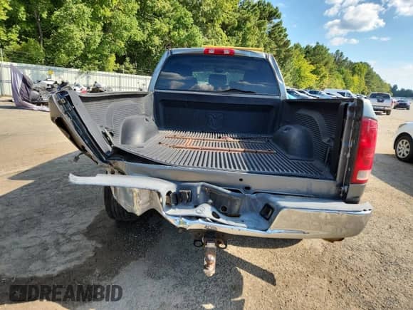 2006 Dodge 2500 SLT z VIN 3D7KR29C06G139546, wystawiony jako Copart lot #84237435 z przebiegiem 235 378 mil mil oraz Szkoda całkowita • Salvage title. Historia ofert i sprzedaży dostępna na DreamBid. Obrazek 6.