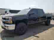 2018 Chevrolet Silverado 1500 LT z VIN 3GCUCRER5JG348183, wystawiony jako Copart lot #59238345 z przebiegiem 61 925 mil mil oraz Szkoda całkowita • Salvage title. Historia ofert i sprzedaży dostępna na DreamBid. Obrazek 1.