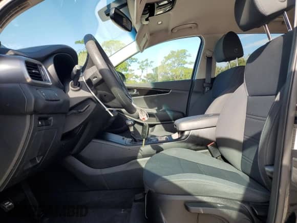 2019 Kia Sorento LX with VIN 5XYPG4A31KG586313, listed as a Copart auction lot 81122275 with 35,167 mi miles and Clean title. Bid and sale history available at DreamBid. Image 7.