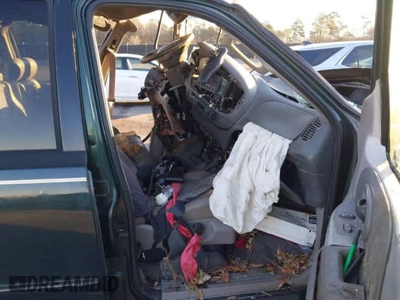 2002 Ford F-150 XLT с VIN 1FTRW07L62KC97448, выставлен на аукционе IAAI как лот 41276502 с пробегом Не указан миль и . История ставок и продаж доступна на DreamBid. Изображение 5.