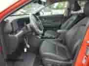2024 Hyundai Kona Limited с VIN KM8HE3A36RU157516, выставлен на аукционе Copart как лот 68768535 с пробегом 12 714 миль миль и Списание • Salvage title. История ставок и продаж доступна на DreamBid. Изображение 7.