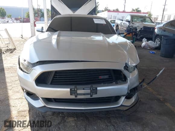 2016 Ford Mustang V6 z VIN 1FA6P8AM3G5206714, wystawiony jako IAAI lot #43283378 z przebiegiem 129 876 mil mil oraz . Historia ofert i sprzedaży dostępna na DreamBid. Obrazek 12.