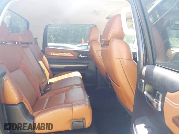 2019 Toyota Tundra SR5 с VIN 5TFAY5F17KX825862, выставлен на аукционе IAAI как лот 42212150 с пробегом 101 117 миль миль и . История ставок и продаж доступна на DreamBid. Изображение 8.