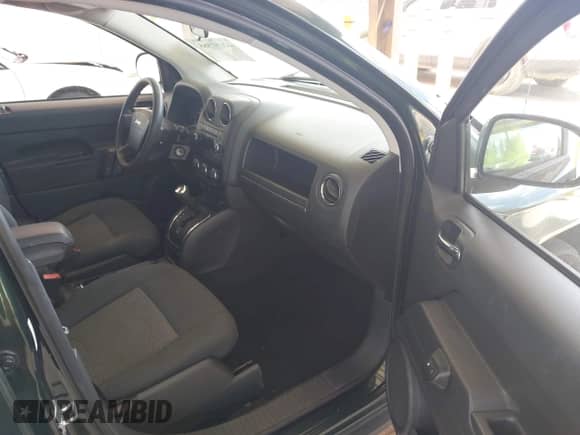 2010 Jeep Compass Latitude с VIN 1J4NF1FB0AD622928, выставлен на аукционе IAAI как лот 42651565 с пробегом 113 997 миль миль и . История ставок и продаж доступна на DreamBid. Изображение 5.