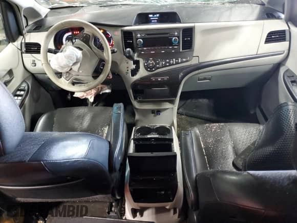 2014 Toyota Sienna SE with VIN 5TDXK3DC7ES482016, listed as a Copart auction lot 69857475 with 136,304 mi miles and Salvage title. Bid and sale history available at DreamBid. Image 8.
