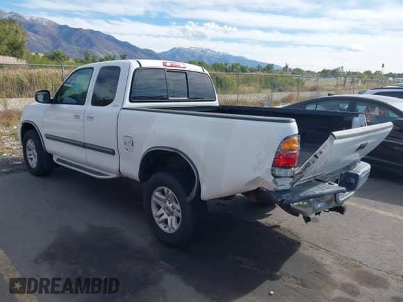 2004 Toyota Tundra SR5 z VIN 5TBBT44114S456028, wystawiony jako IAAI lot #43430467 z przebiegiem 230 434 mil mil oraz . Historia ofert i sprzedaży dostępna na DreamBid. Obrazek 3.