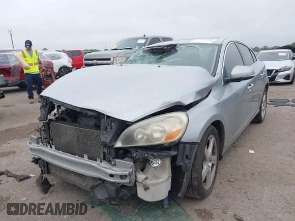2013 Volvo S60 T5 Premier z VIN YV1612FS8D1212862, wystawiony jako IAAI lot #43112996 z przebiegiem 159 493 mil mil oraz . Historia ofert i sprzedaży dostępna na DreamBid. Obrazek 17.