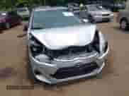 2015 Toyota Prius One z VIN JTDKDTB38F1582101, wystawiony jako IAAI lot #42429002 z przebiegiem 182 948 mil mil oraz . Historia ofert i sprzedaży dostępna na DreamBid. Obrazek 6.