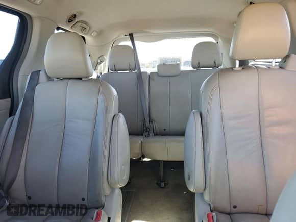 2012 Toyota Sienna XLE с VIN 5TDDK3DC3CS046151, выставлен на аукционе Copart как лот 82137995 с пробегом 182 499 миль миль и Списание • Salvage title. История ставок и продаж доступна на DreamBid. Изображение 10.