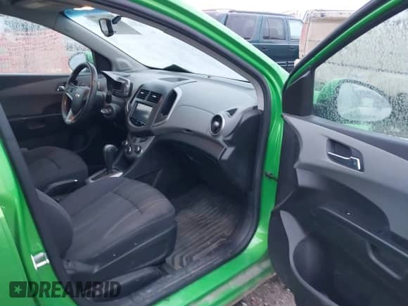 2015 Chevrolet Sonic LT с VIN 1G1JC5SB6F4130270, выставлен на аукционе IAAI как лот 38181624 с пробегом 68 889 миль миль и . История ставок и продаж доступна на DreamBid. Изображение 5.