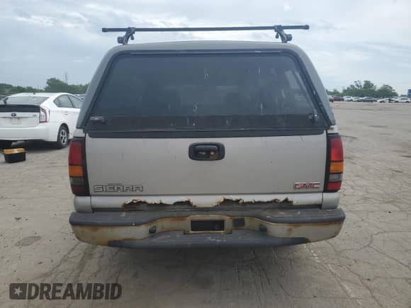 2005 GMC Sierra 1500 Work Truck с VIN 1GTEC14X25Z203369, выставлен на аукционе Copart как лот 61474965 с пробегом 181 924 миль миль и Чистый • Clean title. История ставок и продаж доступна на DreamBid. Изображение 6.