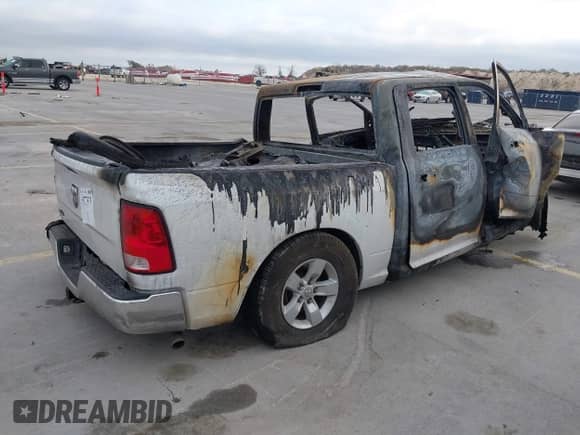 2020 Ram 1500 Tradesman z VIN 3C6RR6KT3LG290023, wystawiony jako IAAI lot #41777473 z przebiegiem Nie podano mil oraz . Historia ofert i sprzedaży dostępna na DreamBid. Obrazek 4.