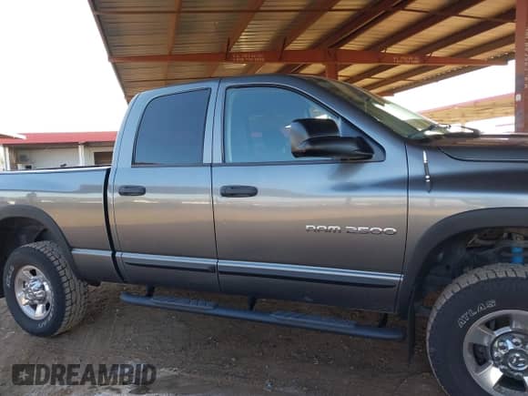 2005 Dodge 2500 SLT z VIN 1D7KS28D65J635057, wystawiony jako IAAI lot #42875824 z przebiegiem 239 295 mil mil oraz . Historia ofert i sprzedaży dostępna na DreamBid. Obrazek 13.