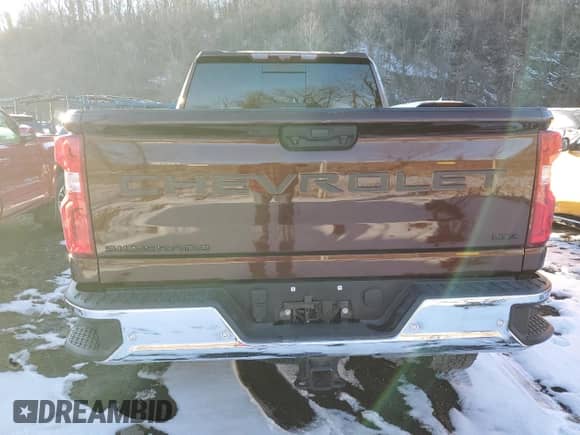 2024 Chevrolet Silverado 3500HD LTZ z VIN 1GC4YUEYXRF318878, wystawiony jako Copart lot #42762255 z przebiegiem 3 837 mil mil oraz Szkoda całkowita • Salvage title. Historia ofert i sprzedaży dostępna na DreamBid. Obrazek 6.