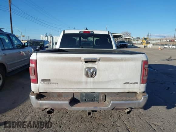 2020 Ram 1500 z VIN 1C6SRFPM6LN205220, wystawiony jako IAAI lot #41437777 z przebiegiem 133 883 mil mil oraz . Historia ofert i sprzedaży dostępna na DreamBid. Obrazek 16.