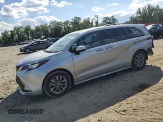 2021 Toyota Sienna XLE with VIN 5TDYSKFC8MS015536, listed as a Copart auction lot 70536085 with 228,169 mi miles and Salvage title. Bid and sale history available at DreamBid. Image 1.