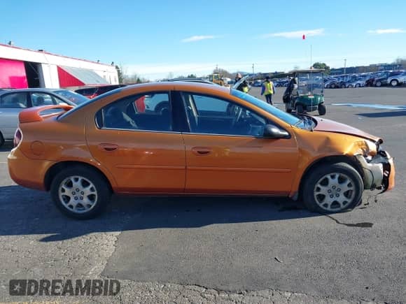 2005 Dodge Neon SXT z VIN 1B3ES56CX5D268540, wystawiony jako IAAI lot #41301551 z przebiegiem 194 723 mil mil oraz . Historia ofert i sprzedaży dostępna na DreamBid. Obrazek 13.