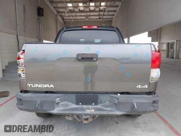 2013 Toyota Tundra Limited с VIN 5TFHW5F18DX271206, выставлен на аукционе IAAI как лот 42362300 с пробегом 266 453 миль миль и . История ставок и продаж доступна на DreamBid. Изображение 17.