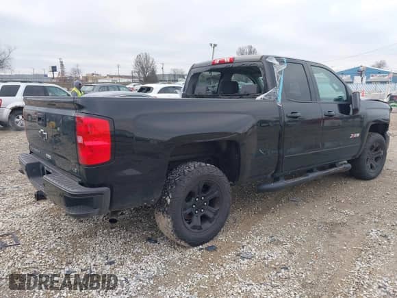 2019 Chevrolet Silverado 1500 LT z VIN 2GCVKPEC8K1230355, wystawiony jako IAAI lot #41124133 z przebiegiem 135 034 mil mil oraz . Historia ofert i sprzedaży dostępna na DreamBid. Obrazek 4.