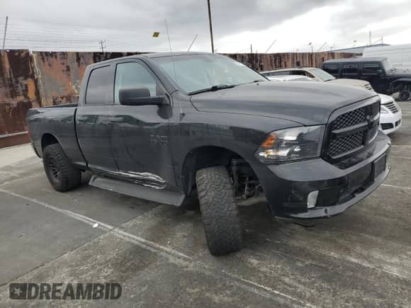 2017 Ram 1500 Express z VIN 1C6RR6FG7HS860991, wystawiony jako Copart lot #54261035 z przebiegiem 68 271 mil mil oraz Szkoda całkowita • Salvage title. Historia ofert i sprzedaży dostępna na DreamBid. Obrazek 4.