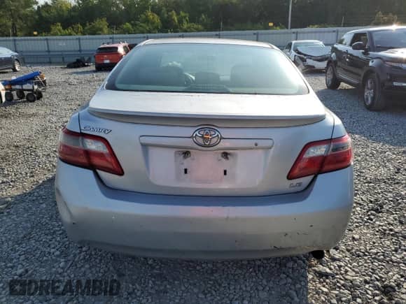 2007 Toyota Camry CE z VIN 4T1BE46K77U515084, wystawiony jako Copart lot #81740135 z przebiegiem Nie podano mil oraz Czysty tytuł • Clean title. Historia ofert i sprzedaży dostępna na DreamBid. Obrazek 6.