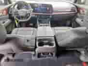2025 Chevrolet Traverse FWD RS z VIN 1GNERLRS6SJ243320, wystawiony jako Copart lot #61691935 z przebiegiem 3 241 mil mil oraz Szkoda całkowita • Salvage title. Historia ofert i sprzedaży dostępna na DreamBid. Obrazek 8.