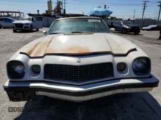 1977 Chevrolet Camaro z VIN 1S87U7L586199, wystawiony jako Copart lot #69465935 z przebiegiem 86 025 mil mil oraz Czysty tytuł • Clean title. Historia ofert i sprzedaży dostępna na DreamBid. Obrazek 5.