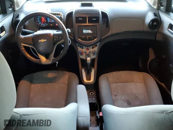 2013 Chevrolet Sonic LS с VIN 1G1JA6SH2D4204524, выставлен на аукционе Copart как лот 53402325 с пробегом 139 168 миль миль и Чистый • Clean title. История ставок и продаж доступна на DreamBid. Изображение 8.