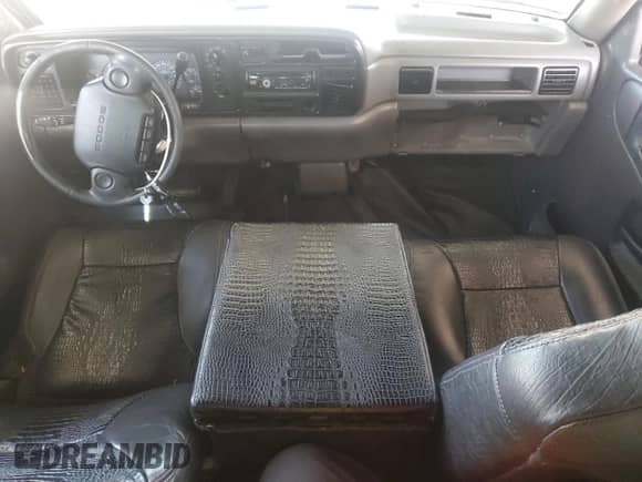 1996 Dodge 3500 z VIN 3B7MF33C8TM103501, wystawiony jako Copart lot #71269585 z przebiegiem 279 667 mil mil oraz Szkoda całkowita • Salvage title. Historia ofert i sprzedaży dostępna na DreamBid. Obrazek 8.