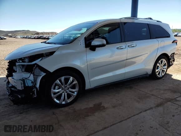 2024 Toyota Sienna Platinum с VIN 5TDERKEC3RS219958, выставлен на аукционе Copart как лот 80211315 с пробегом 1 799 миль миль и Списание • Salvage title. История ставок и продаж доступна на DreamBid. Изображение 1.