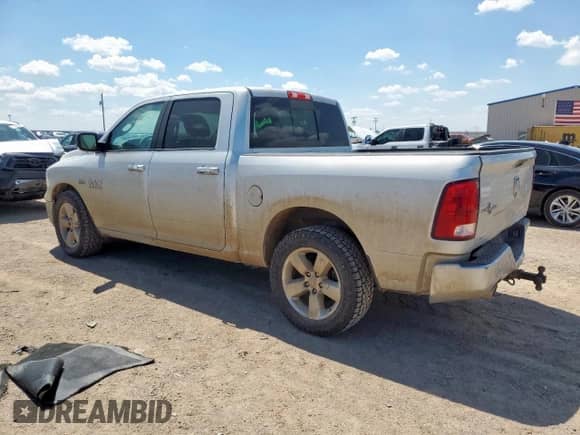 2017 Ram 1500 Lone Star z VIN 3C6RR6LTXHG675696, wystawiony jako Copart lot #69986345 z przebiegiem 218 810 mil mil oraz Szkoda całkowita • Salvage title. Historia ofert i sprzedaży dostępna na DreamBid. Obrazek 2.