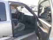 2005 GMC Sierra 1500 SLE z VIN 2GTEC13T451170723, wystawiony jako IAAI lot #43116884 z przebiegiem 222 286 mil mil oraz . Historia ofert i sprzedaży dostępna na DreamBid. Obrazek 5.