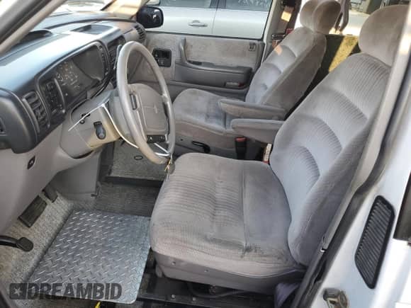 1995 Dodge Caravan with VIN 1B4GH54R1SX617718, listed as a Copart auction lot 79945724 with 107,165 mi miles and Salvage title. Bid and sale history available at DreamBid. Image 7.