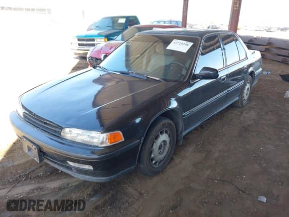 1992 Honda Accord with VIN JHMCB7675NC056184, listed as a IAAI auction lot 42720398 with 131,033 mi miles and . Bid and sale history available at DreamBid. Image 2.