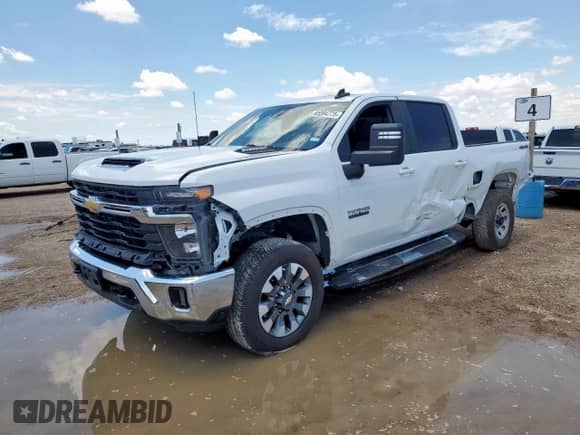 2024 Chevrolet Silverado 2500HD LT z VIN 2GC4YNEYXR1129905, wystawiony jako Copart lot #65594775 z przebiegiem 51 954 mil mil oraz Szkoda całkowita • Salvage title. Historia ofert i sprzedaży dostępna na DreamBid. Obrazek 1.