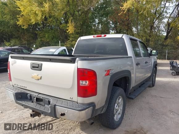 2008 Chevrolet Silverado 1500 LTZ with VIN 2GCEK13M081110325, listed as a IAAI auction lot 43561355 with 127,782 mi miles and . Bid and sale history available at DreamBid. Image 4.