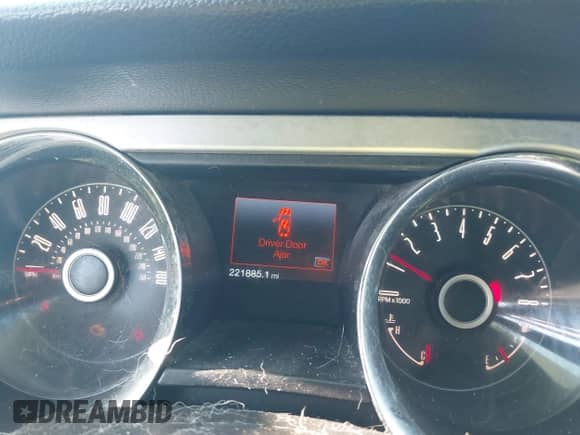 2014 Ford Mustang V6 с VIN 1ZVBP8AM9E5201696, выставлен на аукционе IAAI как лот 43112895 с пробегом 221 885 миль миль и . История ставок и продаж доступна на DreamBid. Изображение 7.