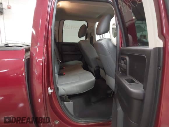 2017 Ram 1500 Express z VIN 1C6RR7FT9HS767764, wystawiony jako IAAI lot #42981188 z przebiegiem 108 411 mil mil oraz . Historia ofert i sprzedaży dostępna na DreamBid. Obrazek 8.