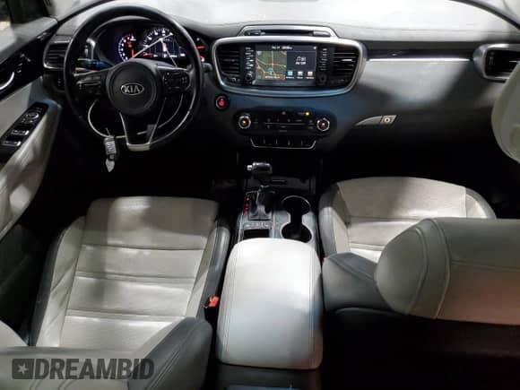 2016 Kia Sorento SXL z VIN 5XYPKDA56GG017609, wystawiony jako Copart lot #86192155 z przebiegiem 130 792 mil mil oraz Czysty tytuł • Clean title. Historia ofert i sprzedaży dostępna na DreamBid. Obrazek 8.