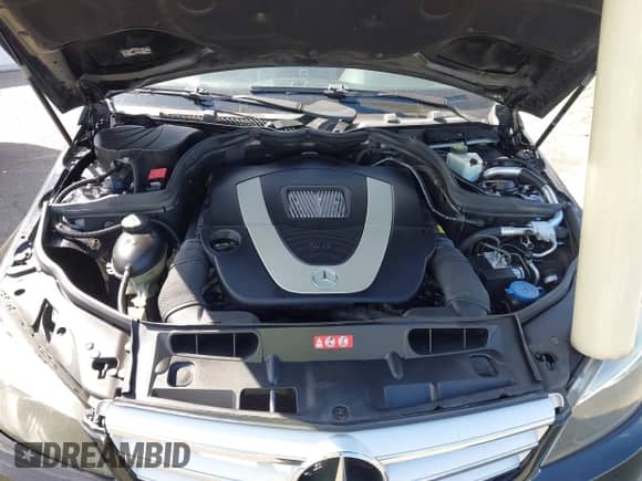 2011 Mercedes-Benz C 300 Sport z VIN WDDGF5EB3BR180681, wystawiony jako IAAI lot #43427281 z przebiegiem 219 550 mil mil oraz . Historia ofert i sprzedaży dostępna na DreamBid. Obrazek 10.