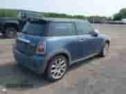 2010 MINI Hardtop S z VIN WMWMF7C54ATZ74321, wystawiony jako IAAI lot #42409281 z przebiegiem 193 547 mil mil oraz . Historia ofert i sprzedaży dostępna na DreamBid. Obrazek 4.