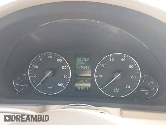 2005 Mercedes-Benz C 320 z VIN WDBRF64J45F576544, wystawiony jako IAAI lot #42333906 z przebiegiem 178 348 mil mil oraz . Historia ofert i sprzedaży dostępna na DreamBid. Obrazek 7.