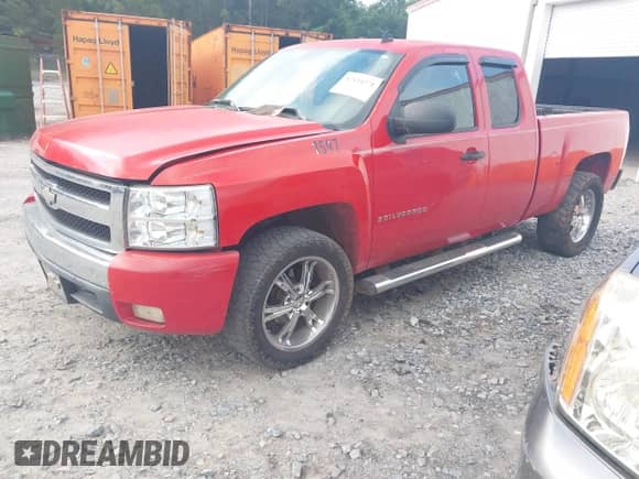 2007 Chevrolet Silverado 1500 1LT with VIN 1GCEC19027Z502990, listed as a IAAI auction lot 42534271 with 233,303 mi miles and . Bid and sale history available at DreamBid. Image 17.